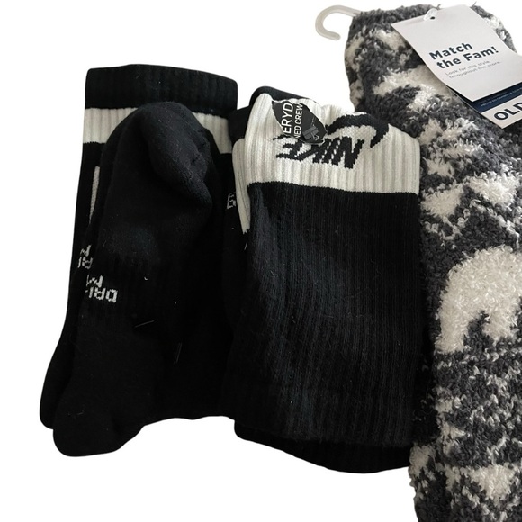 NWT Women Socks Size M - Picture 2 of 4